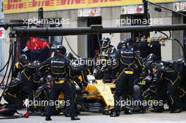 Kevin Magnussen (DEN) Renault Sport F1 Team RS16 makes a pit stop. 12.06.2016. Formula 1 World Championship, Rd 7, Canadian Grand Prix, Montreal, Canada, Race Day.