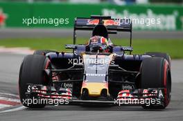 Daniil Kvyat (RUS) Scuderia Toro Rosso STR11. 11.06.2016. Formula 1 World Championship, Rd 7, Canadian Grand Prix, Montreal, Canada, Qualifying Day.