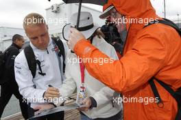 Valtteri Bottas (FIN) Williams signs autographs for the fans. 09.06.2016. Formula 1 World Championship, Rd 7, Canadian Grand Prix, Montreal, Canada, Preparation Day.