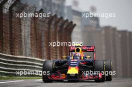 Daniil Kvyat (RUS) Red Bull Racing RB12. 15.04.2016. Formula 1 World Championship, Rd 3, Chinese Grand Prix, Shanghai, China, Practice Day.