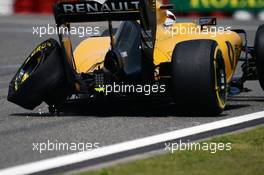 Kevin Magnussen (DEN) Renault Sport F1 Team RS16 with a punctured left rear Pirelli tyre. 15.04.2016. Formula 1 World Championship, Rd 3, Chinese Grand Prix, Shanghai, China, Practice Day.