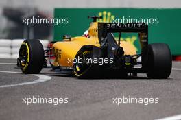 Kevin Magnussen (DEN) Renault Sport F1 Team RS16 with a punctured left rear Pirelli tyre. 15.04.2016. Formula 1 World Championship, Rd 3, Chinese Grand Prix, Shanghai, China, Practice Day.