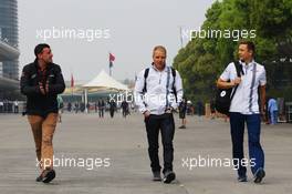 (L to R): Will Buxton (GBR) NBC Sports Network TV Presenter with Valtteri Bottas (FIN) Williams and Antti Vierula (FIN) Personal Trainer. 15.04.2016. Formula 1 World Championship, Rd 3, Chinese Grand Prix, Shanghai, China, Practice Day.