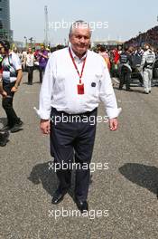 Alan Jones (AUS) FIA Steward on the grid. 17.04.2016. Formula 1 World Championship, Rd 3, Chinese Grand Prix, Shanghai, China, Race Day.