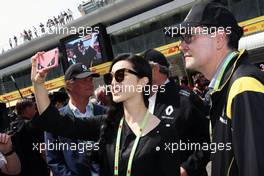 Fan Bingbing (CHN) Actress, Renault Sport F1 Team guest, on the grid. 17.04.2016. Formula 1 World Championship, Rd 3, Chinese Grand Prix, Shanghai, China, Race Day.