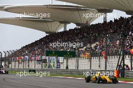 Jolyon Palmer (GBR) Renault Sport F1 Team RS16. 17.04.2016. Formula 1 World Championship, Rd 3, Chinese Grand Prix, Shanghai, China, Race Day.