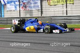 Felipe Nasr (BRA) Sauber C35 with a puncture. 17.04.2016. Formula 1 World Championship, Rd 3, Chinese Grand Prix, Shanghai, China, Race Day.
