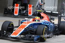 Rio Haryanto (IDN) Manor Racing MRT MRT05  Pit stop. 17.04.2016. Formula 1 World Championship, Rd 3, Chinese Grand Prix, Shanghai, China, Race Day.