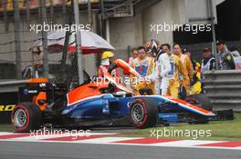 Pascal Wehrlein (GER) Manor Racing MRT05 crashes out of qualifying. 16.04.2016. Formula 1 World Championship, Rd 3, Chinese Grand Prix, Shanghai, China, Qualifying Day.