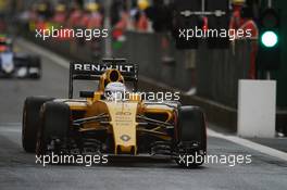 Kevin Magnussen (DEN) Renault Sport F1 Team RS16. 16.04.2016. Formula 1 World Championship, Rd 3, Chinese Grand Prix, Shanghai, China, Qualifying Day.