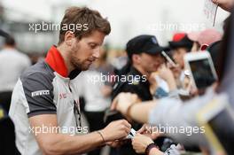 Romain Grosjean (FRA) Haas F1 Team signs autographs for the fans. 14.04.2016. Formula 1 World Championship, Rd 3, Chinese Grand Prix, Shanghai, China, Preparation Day.