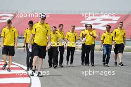 Kevin Magnussen (DEN) Renault Sport F1 Team walks the circuit with the team. 14.04.2016. Formula 1 World Championship, Rd 3, Chinese Grand Prix, Shanghai, China, Preparation Day.