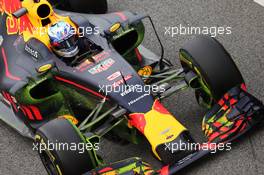 Daniel Ricciardo (AUS) Red Bull Racing RB12 running flow-vis paint. 13.05.2016. Formula 1 World Championship, Rd 5, Spanish Grand Prix, Barcelona, Spain, Practice Day.