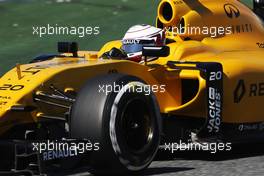 Kevin Magnussen (DEN) Renault Sport F1 Team RS16. 13.05.2016. Formula 1 World Championship, Rd 5, Spanish Grand Prix, Barcelona, Spain, Practice Day.