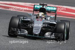 Lewis Hamilton (GBR) Mercedes AMG F1 W07 Hybrid. 13.05.2016. Formula 1 World Championship, Rd 5, Spanish Grand Prix, Barcelona, Spain, Practice Day.