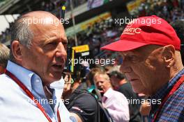 (L to R): Ron Dennis (GBR) McLaren Executive Chairman with Niki Lauda (AUT) Mercedes Non-Executive Chairman on the grid. 15.05.2016. Formula 1 World Championship, Rd 5, Spanish Grand Prix, Barcelona, Spain, Race Day.
