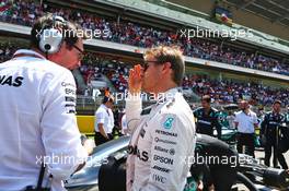 (L to R): Andrew Shovlin (GBR) Mercedes AMG F1 Engineer with Nico Rosberg (GER) Mercedes AMG F1 on the grid. 15.05.2016. Formula 1 World Championship, Rd 5, Spanish Grand Prix, Barcelona, Spain, Race Day.