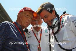 (L to R): Niki Lauda (AUT) Mercedes Non-Executive Chairman with Dr. Dieter Zetsche (GER) Daimler AG CEO and Toto Wolff (GER) Mercedes AMG F1 Shareholder and Executive Director on the grid. 15.05.2016. Formula 1 World Championship, Rd 5, Spanish Grand Prix, Barcelona, Spain, Race Day.