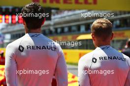 (L to R): Jolyon Palmer (GBR) Renault Sport F1 Team and team mate Kevin Magnussen (DEN) Renault Sport F1 Team as the grid observes the national anthem. 15.05.2016. Formula 1 World Championship, Rd 5, Spanish Grand Prix, Barcelona, Spain, Race Day.