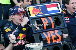 Race winner Max Verstappen (NLD) Red Bull Racing celebrates with the team. 15.05.2016. Formula 1 World Championship, Rd 5, Spanish Grand Prix, Barcelona, Spain, Race Day.