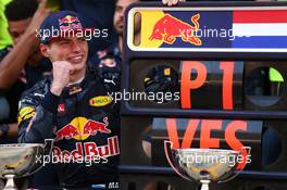 1st place Max Verstappen (NLD) Red Bull Racing celebrates with the team. 15.05.2016. Formula 1 World Championship, Rd 5, Spanish Grand Prix, Barcelona, Spain, Race Day.