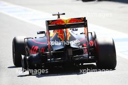 Daniel Ricciardo (AUS) Red Bull Racing RB12 pits late in the race with a puncture. 15.05.2016. Formula 1 World Championship, Rd 5, Spanish Grand Prix, Barcelona, Spain, Race Day.