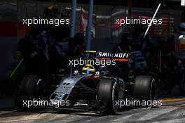 Sergio Perez (MEX) Sahara Force India F1 VJM09 makes a pit stop. 15.05.2016. Formula 1 World Championship, Rd 5, Spanish Grand Prix, Barcelona, Spain, Race Day.