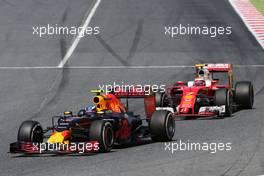 Max Verstappen (NL), Red Bull Racing and Kimi Raikkonen (FIN), Scuderia Ferrari  15.05.2016. Formula 1 World Championship, Rd 5, Spanish Grand Prix, Barcelona, Spain, Race Day.