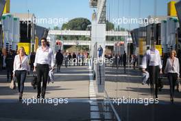 (L to R): Susie Wolff (GBR) Channel 4 Expert Analyst with her husband Toto Wolff (GER) Mercedes AMG F1 Shareholder and Executive Director. 14.05.2016. Formula 1 World Championship, Rd 5, Spanish Grand Prix, Barcelona, Spain, Qualifying Day.