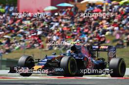 Carlos Sainz Jr (ESP) Scuderia Toro Rosso STR11. 14.05.2016. Formula 1 World Championship, Rd 5, Spanish Grand Prix, Barcelona, Spain, Qualifying Day.