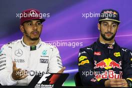 (L to R): Lewis Hamilton (GBR) Mercedes AMG F1 and Daniel Ricciardo (AUS) Red Bull Racing in the post qualifying FIA Press Conference. 14.05.2016. Formula 1 World Championship, Rd 5, Spanish Grand Prix, Barcelona, Spain, Qualifying Day.