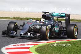 Lewis Hamilton (GBR) Mercedes AMG F1 W07 Hybrid. 14.05.2016. Formula 1 World Championship, Rd 5, Spanish Grand Prix, Barcelona, Spain, Qualifying Day.