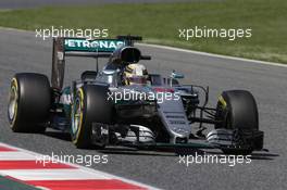 Lewis Hamilton (GBR) Mercedes AMG F1 W07 Hybrid. 14.05.2016. Formula 1 World Championship, Rd 5, Spanish Grand Prix, Barcelona, Spain, Qualifying Day.