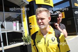 Kevin Magnussen (DEN) Renault Sport F1 Team. 12.05.2016. Formula 1 World Championship, Rd 5, Spanish Grand Prix, Barcelona, Spain, Preparation Day.