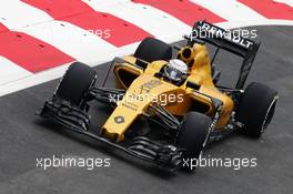 Kevin Magnussen (DEN) Renault Sport F1 Team RS16. 17.06.2016. Formula 1 World Championship, Rd 8, European Grand Prix, Baku Street Circuit, Azerbaijan, Practice Day.