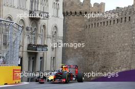 Max Verstappen (NLD) smoke coming from the  Red Bull Racing RB12, 17.06.2016. Formula 1 World Championship, Rd 8, European Grand Prix, Baku Street Circuit, Azerbaijan, Practice Day.