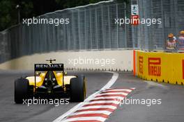 Kevin Magnussen (DEN) Renault Sport F1 Team RS16. 17.06.2016. Formula 1 World Championship, Rd 8, European Grand Prix, Baku Street Circuit, Azerbaijan, Practice Day.