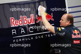 Red Bull Racing mechanic cleaning. 17.06.2016. Formula 1 World Championship, Rd 8, European Grand Prix, Baku Street Circuit, Azerbaijan, Practice Day.
