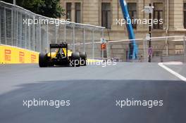 Kevin Magnussen (DEN) Renault Sport F1 Team RS16. 17.06.2016. Formula 1 World Championship, Rd 8, European Grand Prix, Baku Street Circuit, Azerbaijan, Practice Day.