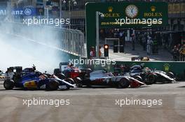 The start of the race. 19.06.2016. Formula 1 World Championship, Rd 8, European Grand Prix, Baku Street Circuit, Azerbaijan, Race Day.
