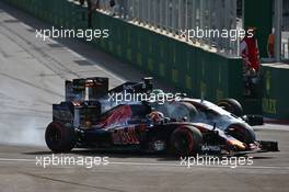 Daniil Kvyat (RUS) Scuderia Toro Rosso STR11 and Nico Hulkenberg (GER) Sahara Force India F1 VJM09 battle for position. 19.06.2016. Formula 1 World Championship, Rd 8, European Grand Prix, Baku Street Circuit, Azerbaijan, Race Day.