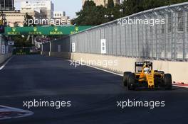 Kevin Magnussen (DEN) Renault Sport F1 Team RS16. 19.06.2016. Formula 1 World Championship, Rd 8, European Grand Prix, Baku Street Circuit, Azerbaijan, Race Day.