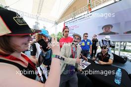 Sergio Perez (MEX) Sahara Force India F1 with fans. 18.06.2016. Formula 1 World Championship, Rd 8, European Grand Prix, Baku Street Circuit, Azerbaijan, Qualifying Day.