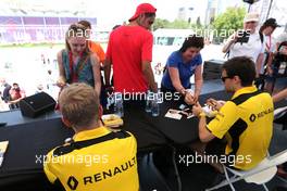 Kevin Magnussen (DEN), Renault Sport F1 Team and Jolyon Palmer (GBR), Renault Sport F1 Team  18.06.2016. Formula 1 World Championship, Rd 8, European Grand Prix, Baku Street Circuit, Azerbaijan, Qualifying Day.