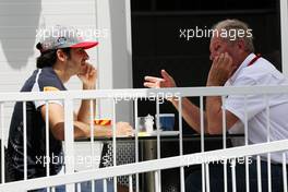 (L to R): Carlos Sainz Jr (ESP) Scuderia Toro Rosso with Dr Helmut Marko (AUT) Red Bull Motorsport Consultant. 18.06.2016. Formula 1 World Championship, Rd 8, European Grand Prix, Baku Street Circuit, Azerbaijan, Qualifying Day.