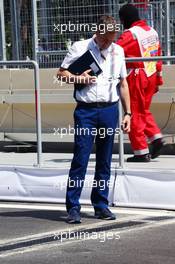 Steve Nielsen (GBR) Williams Sporting Manager looks at the drain cover that damaged the Williams FW38 of Valtteri Bottas (FIN). 18.06.2016. Formula 1 World Championship, Rd 8, European Grand Prix, Baku Street Circuit, Azerbaijan, Qualifying Day.
