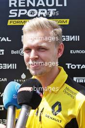 Kevin Magnussen (DEN) Renault Sport F1 Team with the media. 16.06.2016. Formula 1 World Championship, Rd 8, European Grand Prix, Baku Street Circuit, Azerbaijan, Preparation Day.