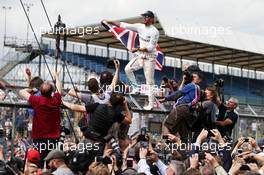 Race winner Lewis Hamilton (GBR) Mercedes AMG F1 celebrates with the fans. 10.07.2016. Formula 1 World Championship, Rd 10, British Grand Prix, Silverstone, England, Race Day.