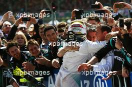 Race winner Lewis Hamilton (GBR) Mercedes AMG F1 celebrates with the team in parc ferme. 10.07.2016. Formula 1 World Championship, Rd 10, British Grand Prix, Silverstone, England, Race Day.