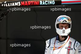 Williams mechanic. 10.07.2016. Formula 1 World Championship, Rd 10, British Grand Prix, Silverstone, England, Race Day.